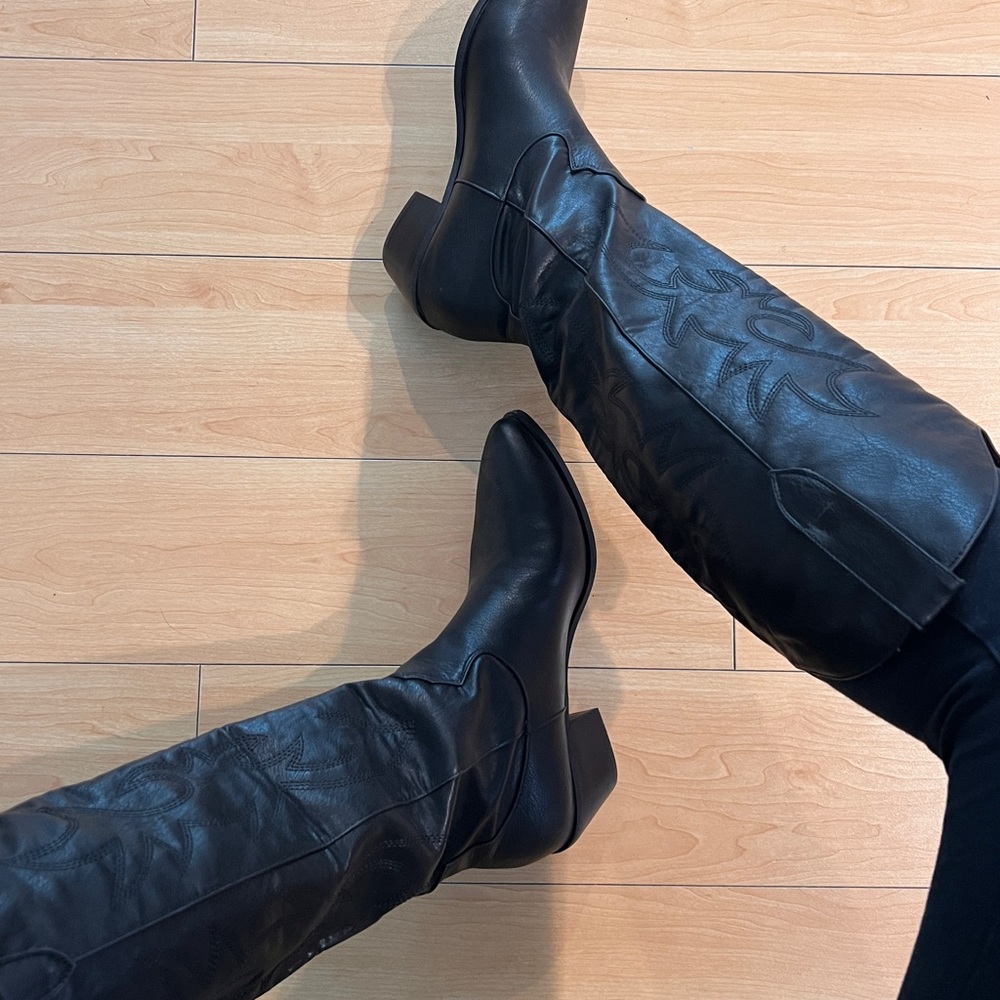 sleek black cowgirl boots